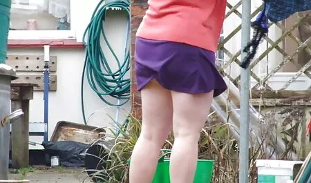 古い農家の娘は、若い庭師を正確な行動で扱い、後ろの部屋で鞭を捕まえます 女の子 向け アダル