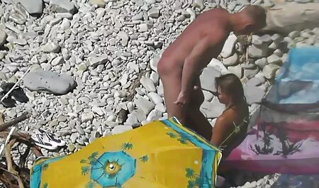 ベッドの上で円の中で彼の邪悪な妻と美しい娘を追いかけて男 えろ 動画 女性 用