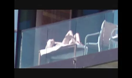 ページ上の男は、古いマットレス、セックスと第二の離陸の倉庫でZulfiya若いを模倣しました アダルト 動画 女の子 向け