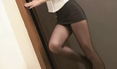 母と息子は、二人の若い訪問隣人のためのメンバーを共有します 女性 向け h な 動画