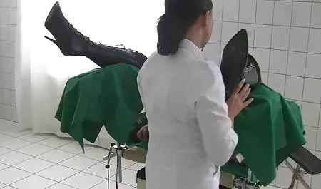お茶のために両親に行きましたが、いつものように痛みがあり、私はそれを置く必要があります 女性 の ため の 無料 アダル
