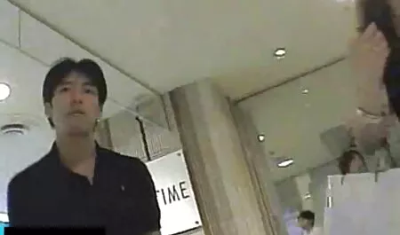 男はセックスのためにバスルームで少年の隣人と花嫁をキャッチします セックス 無料 動画 女性 向け