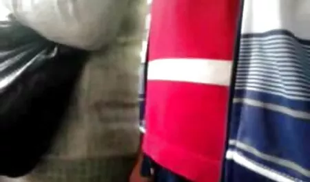 Handjob濡れた胸元のピンクモーターの間で足り、死 女性 の ため エッチ 動画