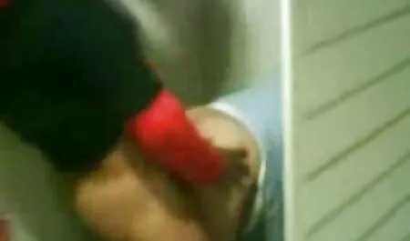 ストリートラフィアンは、彼女の車の中でオナニーエルダ、電話で裸の男をキャッチ エッチ 動画 女子 向け