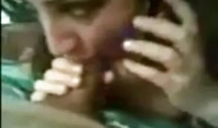 自然なおっぱいと大きな乳首Eva緑のベッドシーン av 動画 女性 向け