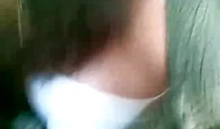 彼は首にチェーンでひよこをぶら下げ、彼の陰茎で彼の喉に叩きつけ、彼の手で油で胸の輪ゴムを絞る アダルト 動画 女性 用