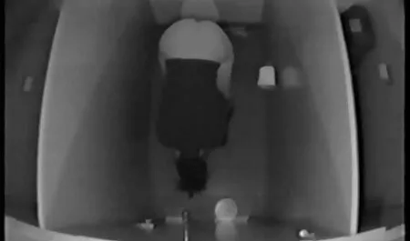 若いカザフ人の女性はShnyag Nigeriaの大きさにショックを受け、初めて口でそれを取ろうとしています 女 向け 無料 動画