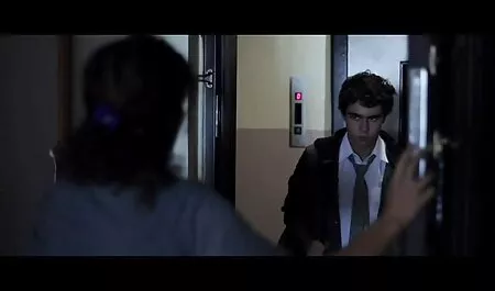 女の子の膣を撫でる男、舐めると彼に指を刺す h 動画 シュガール