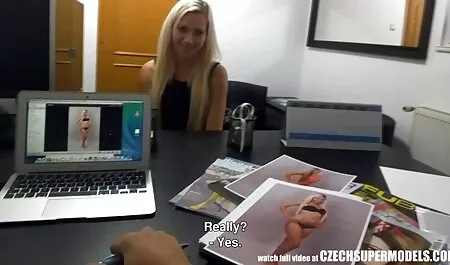 Starperは彼女の足を広げ、彼女の小さな突出したクリトリスの唇を開いた彼女のチアノーゼの猫を舐めることを許した エロ 動画 女性 専用 無料