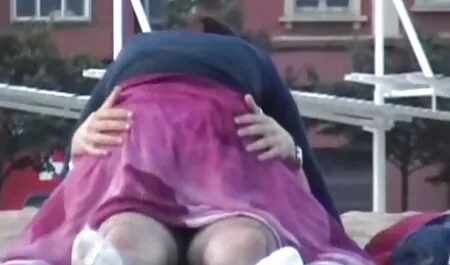 警備員は彼の立場を利用し、彼女がセクシーなドレスを着て彼に自分自身を与えたヴィラで彼の豊かな友人に囚人の巨大なおっぱいのいずれかを エロ 動画 女子 向け