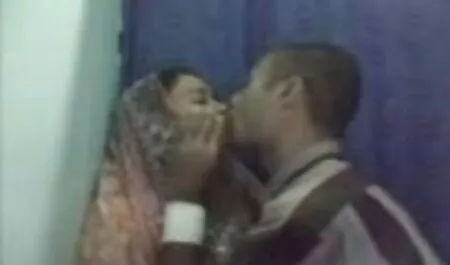 私はタタール人のバスローブで癌とベッドの上で奇妙な形で美しい母親を見つけ、膣はピンクの外です 女性 向け アダルト 動画 サイト