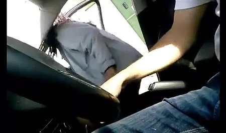 私はウォッカの銃口で酔っていて、私の裸の膣でソファに座って、私はカメラで指を打った。 アダルト ビデオ 女性 向け