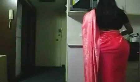 若いジューシーな女性は服を脱ぎ、彼女の家に来て、彼女のおっぱいを見せるために、背の高い上半身裸である彼女の隣人にshnyagaでジャンプします 女子 の ため の エッチ 動画