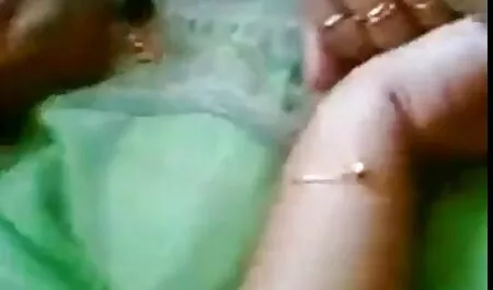 ガンから説得する女の子たちは立ち上がって手でペニスを触って、彼は鼻を回した av 女性 向け 動画