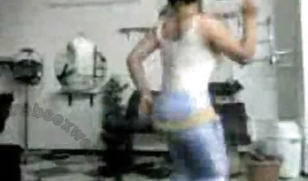 パイパン帽子でイタリア人を叫んで、ポンプで体を持つ大きな陰茎の暗い肌の男を身に着けています 女の子 用 エロ ビデオ