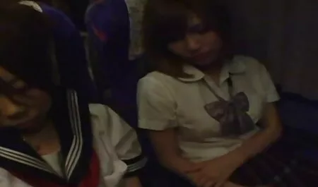 グレイハウンドの女の子はパンツをリッピング第二とchamping布で膣に指を取り始めます 女の子 の 為 の エッチ な 動画
