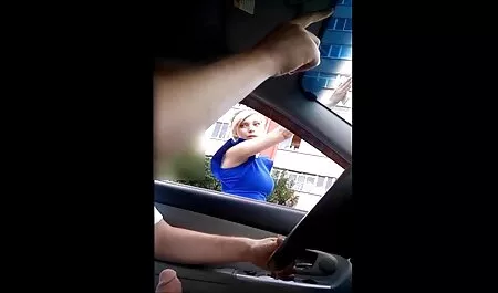 彼の妻の妹が毛布の下に足を伸ばしたとき、男は逮捕される恐れのために怖がっていた 女性 向け 無 修正 動画