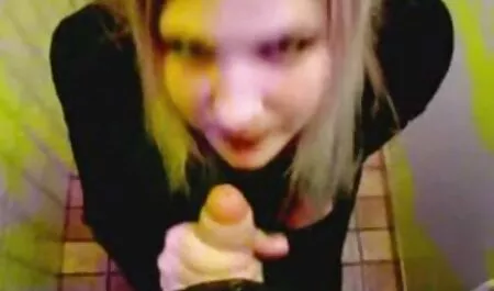 男は大きな素敵なお尻と深い喉を持つ金髪の膣の二つのメンバーで共有しています 女性 用 アダルト サイト 無料
