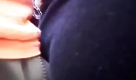 女性はショックを受け、自由に叫んだが、彼女は濡れた膣にエルダの脂肪突入で去った 女子 専用 アダルト 動画