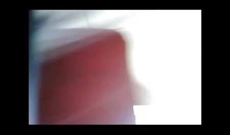 喉の台所で広いスケベな肩を叩いている男は、テーブルの上に逆さまに横たわっています 無料 エロ 動画 女の子 向け