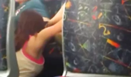 彼女は国境を越えて、農場の性奴隷として、スーツケースの中の柔軟な違法な女王をもたらしました 無料 アダルト 女性 向け