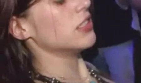 私は祖父のロッキングチェアで金髪の部族によってShmonduに歩いた エッチ 動画 女性 向け